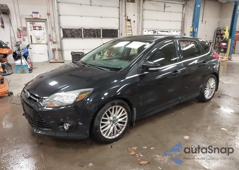 2013 Ford Focus Titanium z USA, uszkodzony, nr VIN 1FADP3N27DL128738